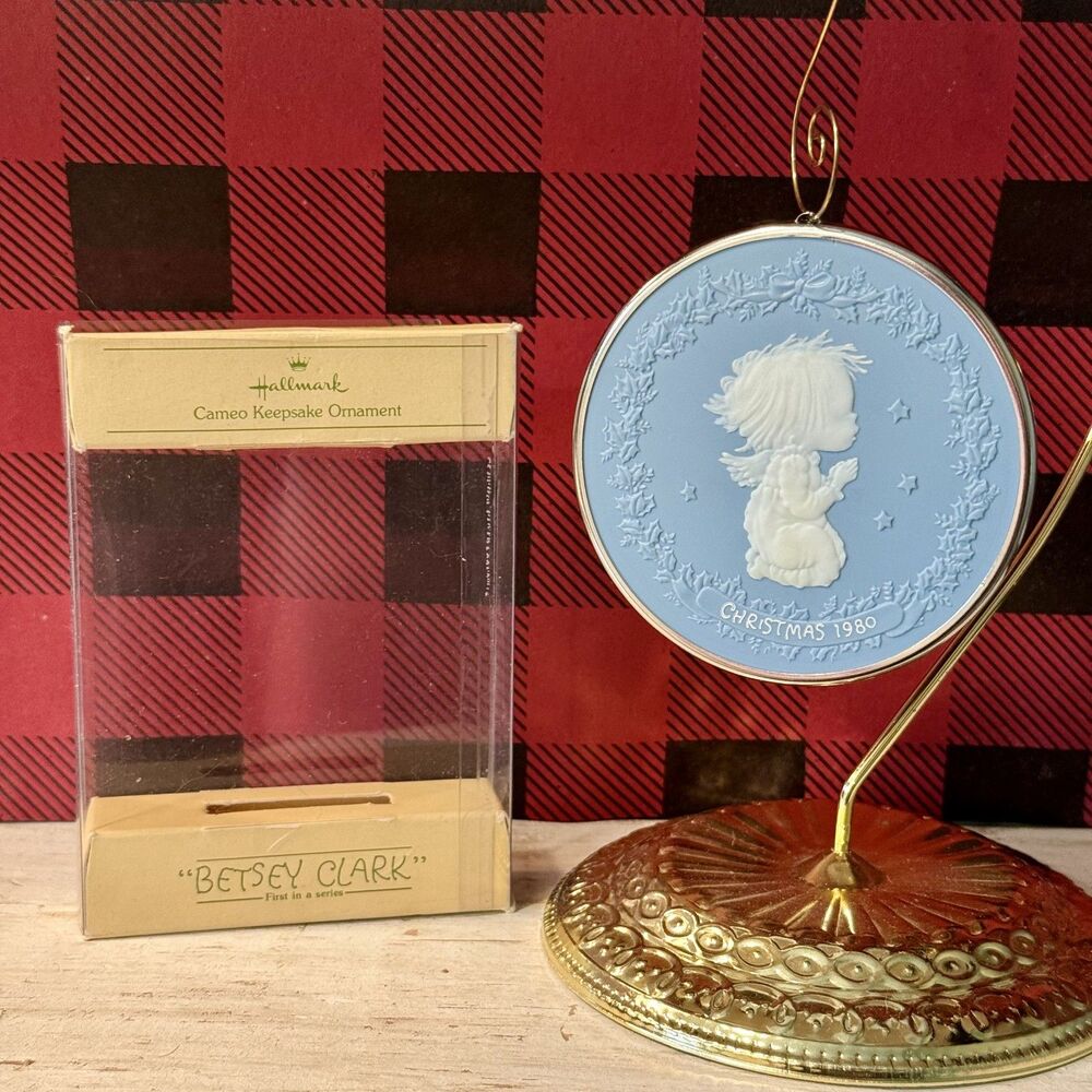 1980 Hallmark Tree Trimmer Betsey Clark Cameo Keepsake Christmas Ornament - Picture 1 of 5